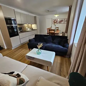 4, 5 Et 10 Personnes Renoves En Centre-ville Appartement